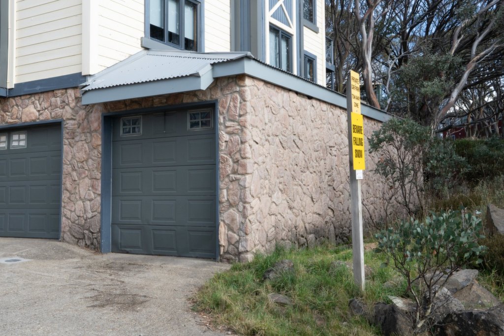 Rangers Garage, Mount Hotham - Thumbnail 3