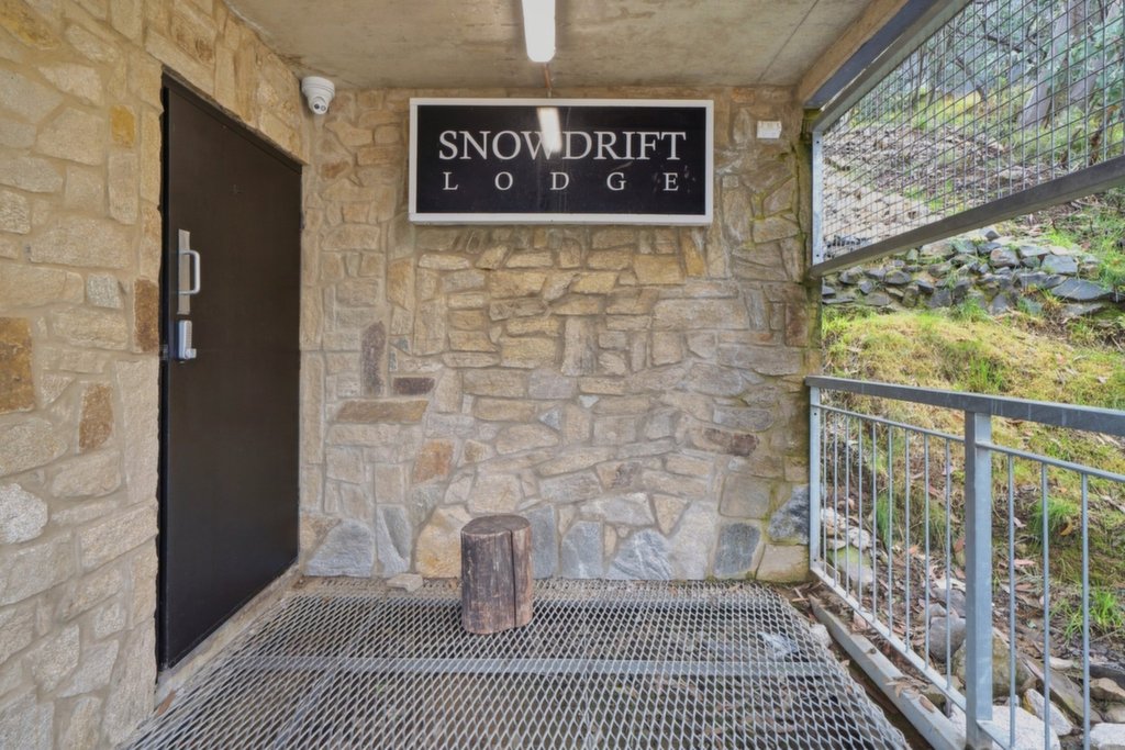 15 Falls Creek Road, Falls Creek - Thumbnail 8