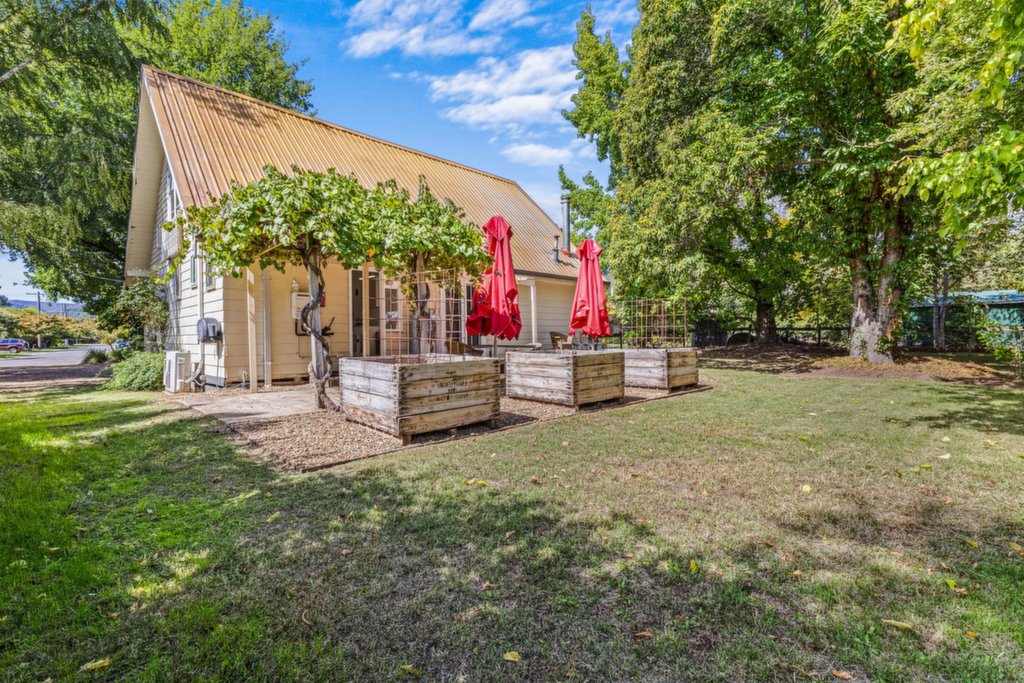 12 Chandler Court, Porepunkah - Thumbnail 3