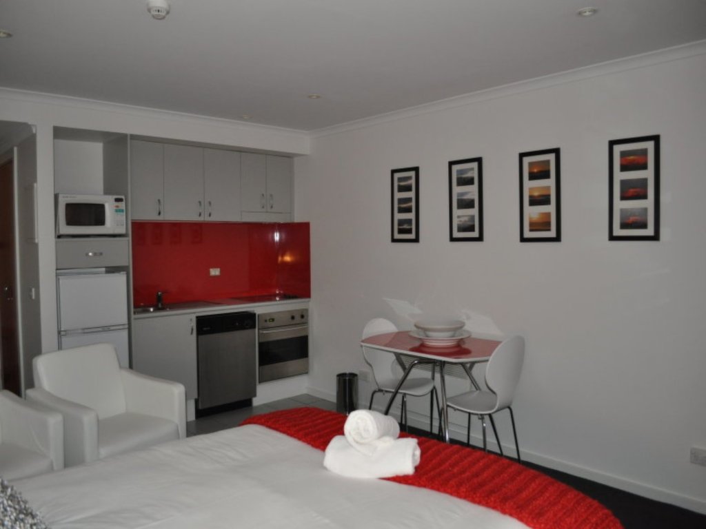 112 White Crystal, Mount Hotham - Thumbnail 2
