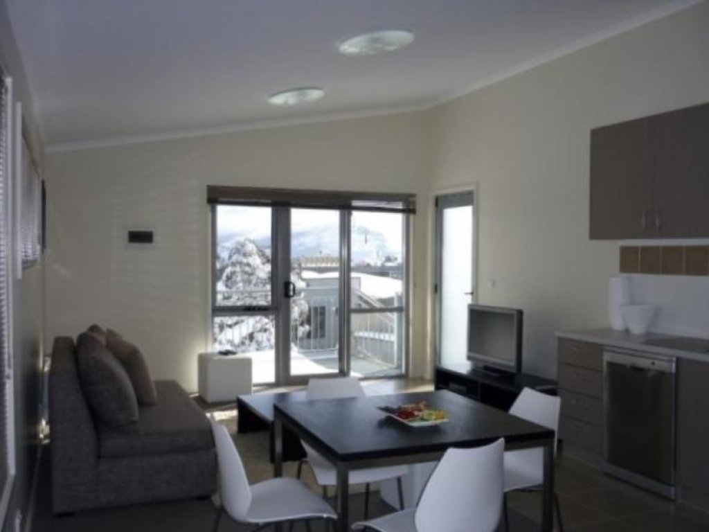 3 Ultima Off Piste, Mount Hotham - Thumbnail 4