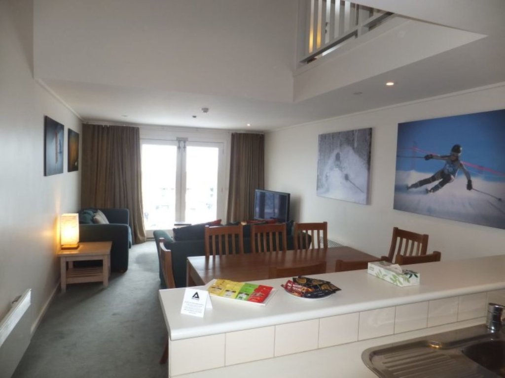 216 White Crystal, Mount Hotham - Thumbnail 2