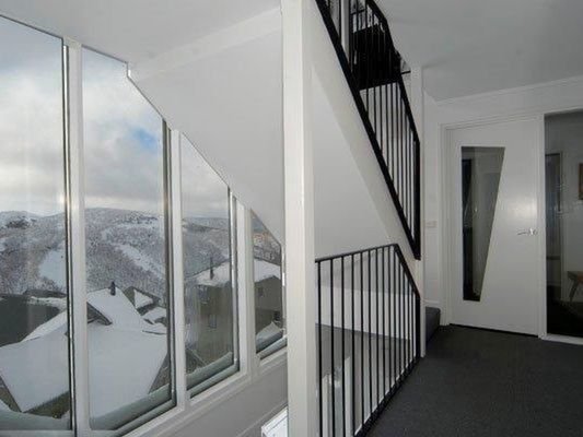 Red Robin, Mount Hotham - Thumbnail 6