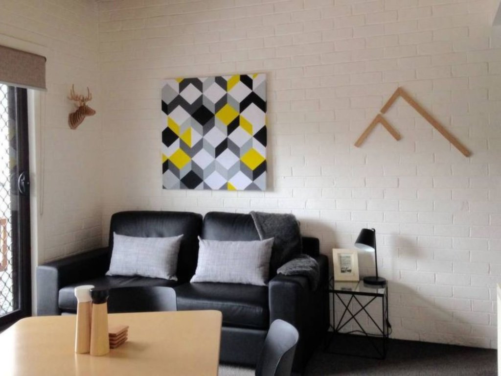 2/11 Schuss Street, Falls Creek - Thumbnail 2