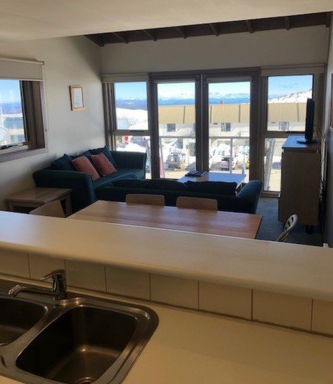212 White Crystal, Mount Hotham - Thumbnail 2