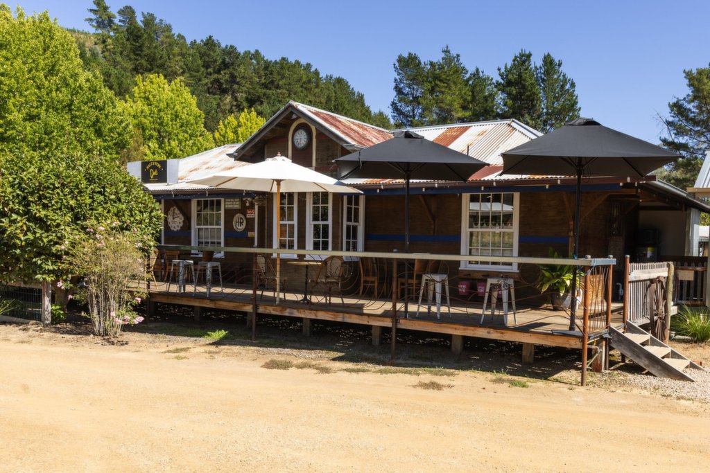 7045 Great Alpine Road, Porepunkah - Image 1