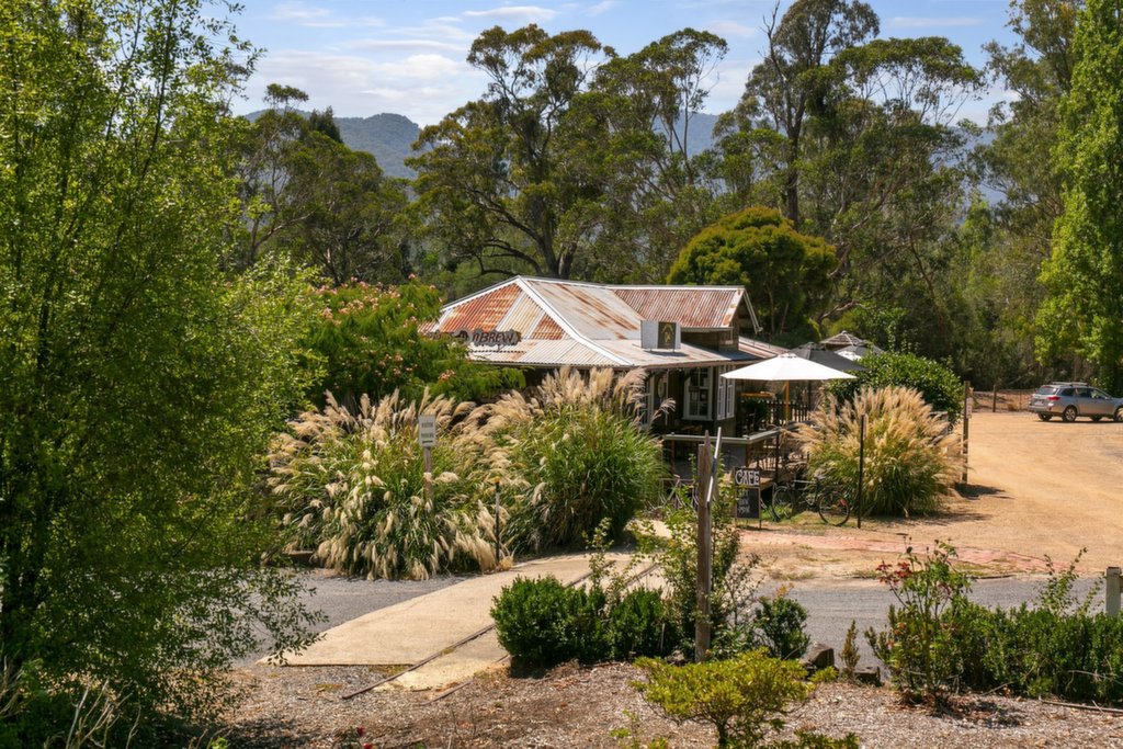 7045 Great Alpine Road, Porepunkah - Thumbnail 5